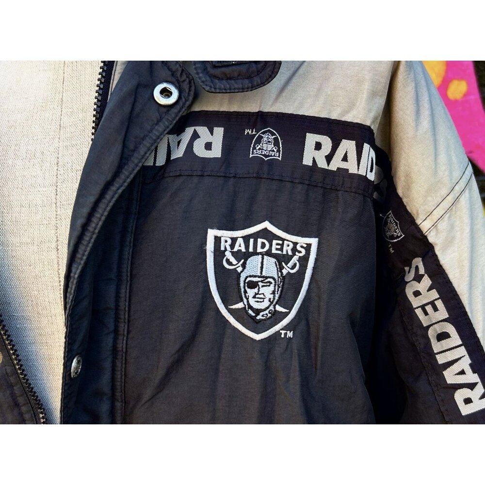 OAKLAND RAIDERS NFL Vintage Puffer Jacket Size XL - Picture 6 of 9